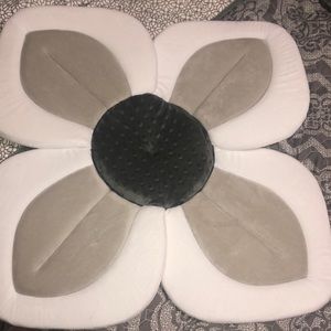 Blooming Baby Lotus Bath